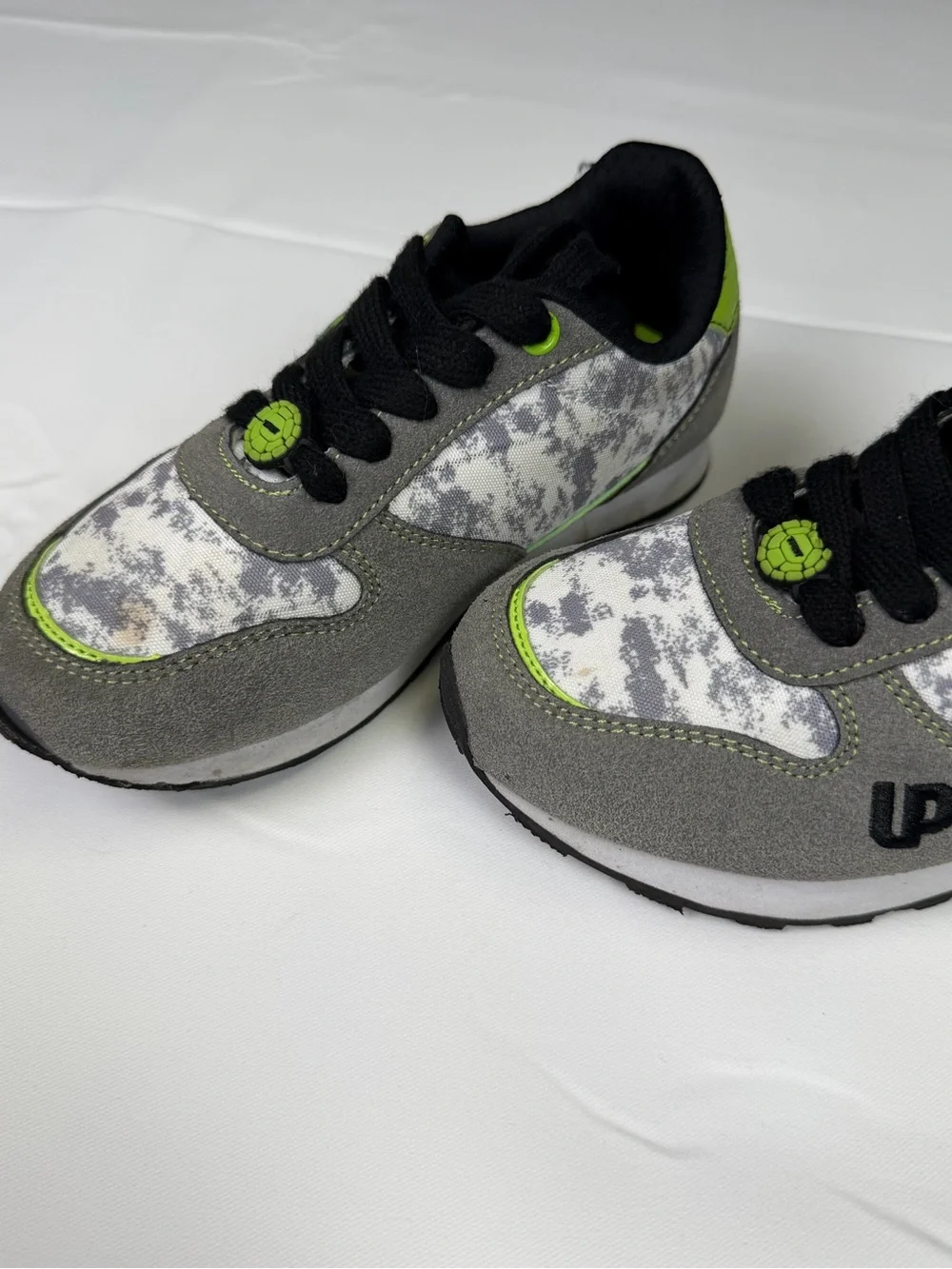 Kids Gray & Neon Green Turtle Accent Sneakers -13